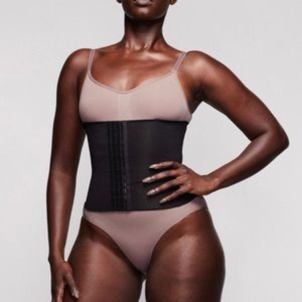 SKIMS Waist Trainer Onyx Black XS NWOT